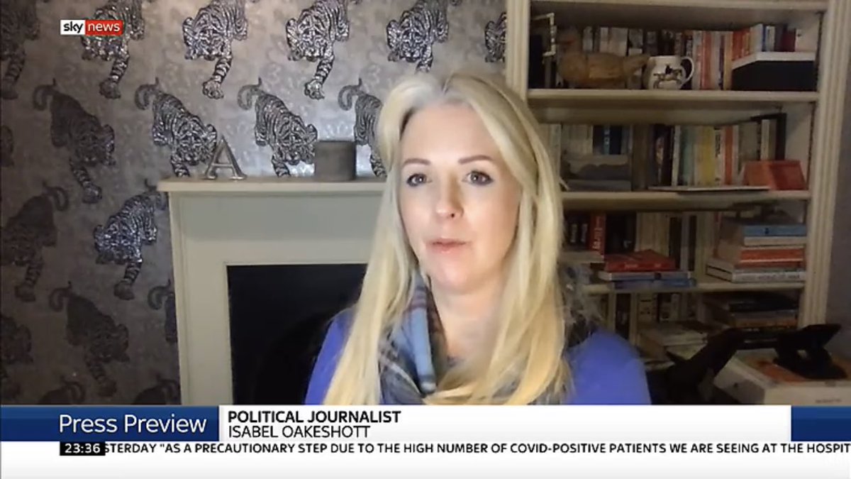  #BookcaseWatch what hideous wallpaper - I’m hoping she’s renting it from Tice.