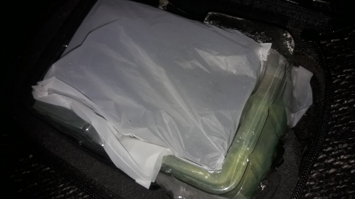 OnkelbobbyWhite's tweet image. Es hört einfach nicht auf besser zu werden 🥰 der #GBC passt unter den #Retromini heißt ich kann beide mitnehmen wenn ich will &amp;amp; muss nicht auf die Spiele verzichten die ich noch nicht in der #Sammlung hab 🥰👍🏻