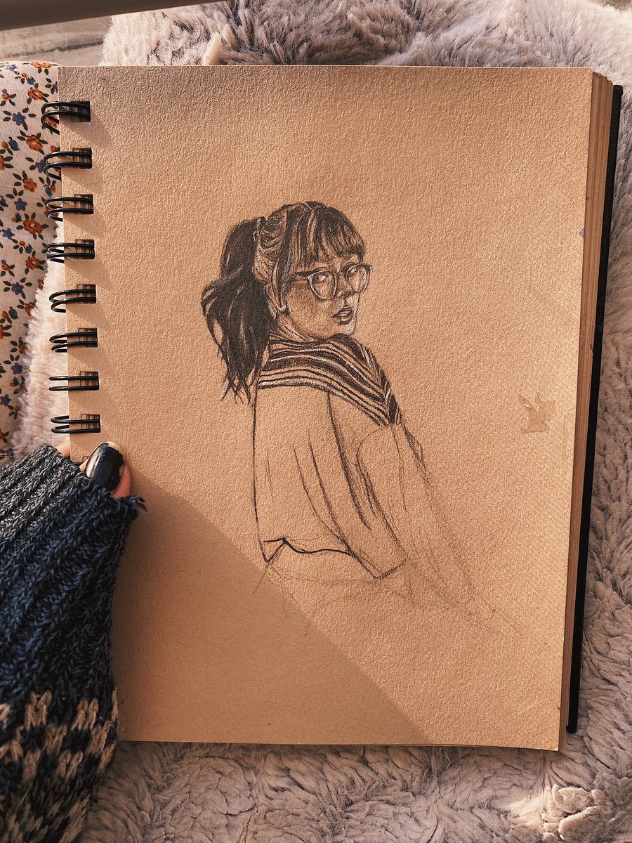 picsofwhatimake's tweet image. just a nice little unfinished sketch of @brattybvnny :)