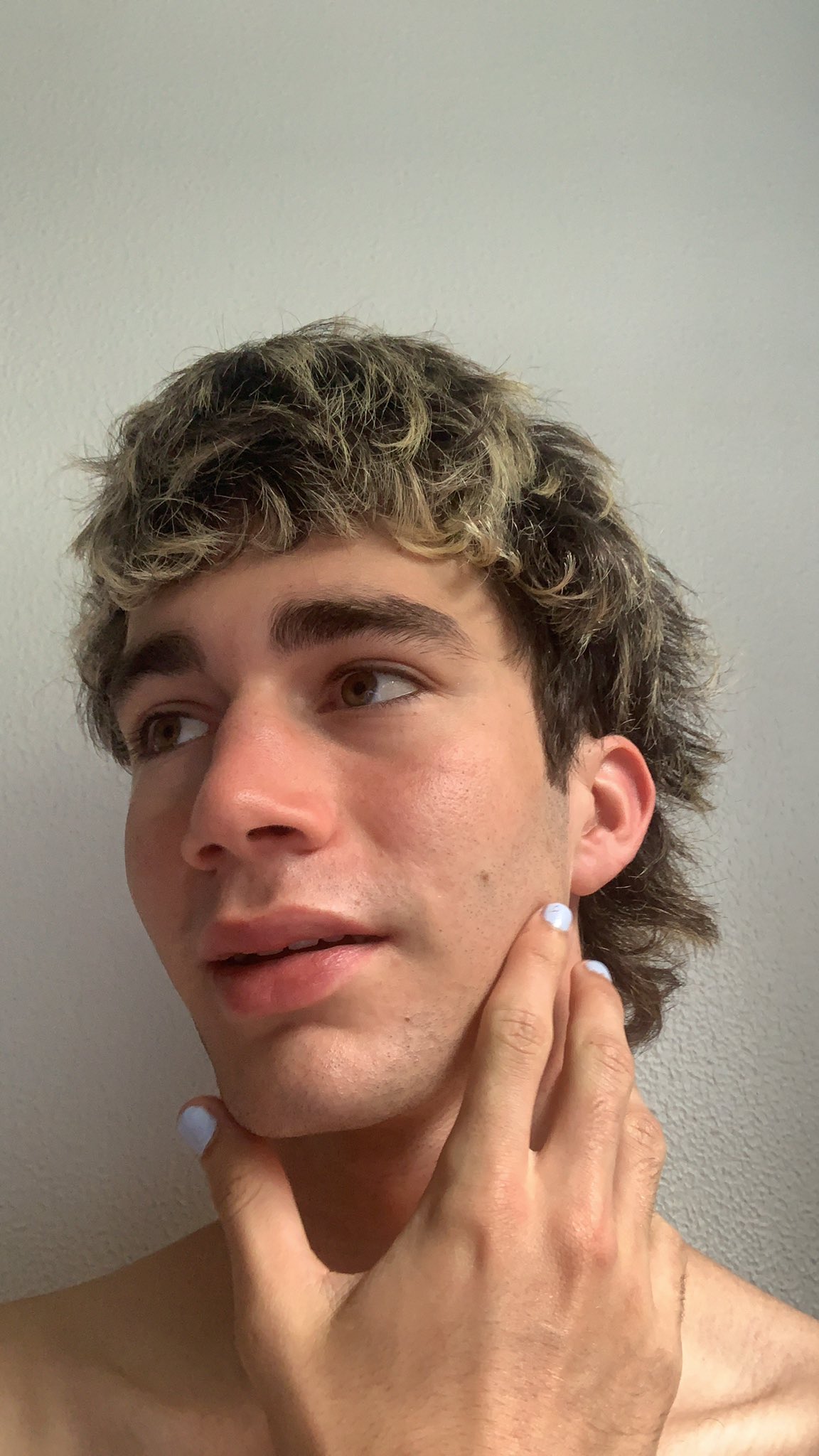 OMG HAPPY BIRTHDAY TIMOTHEE CHALAMET!!!! (I found this old selfie he sent me a while back, he looks so cute!) 