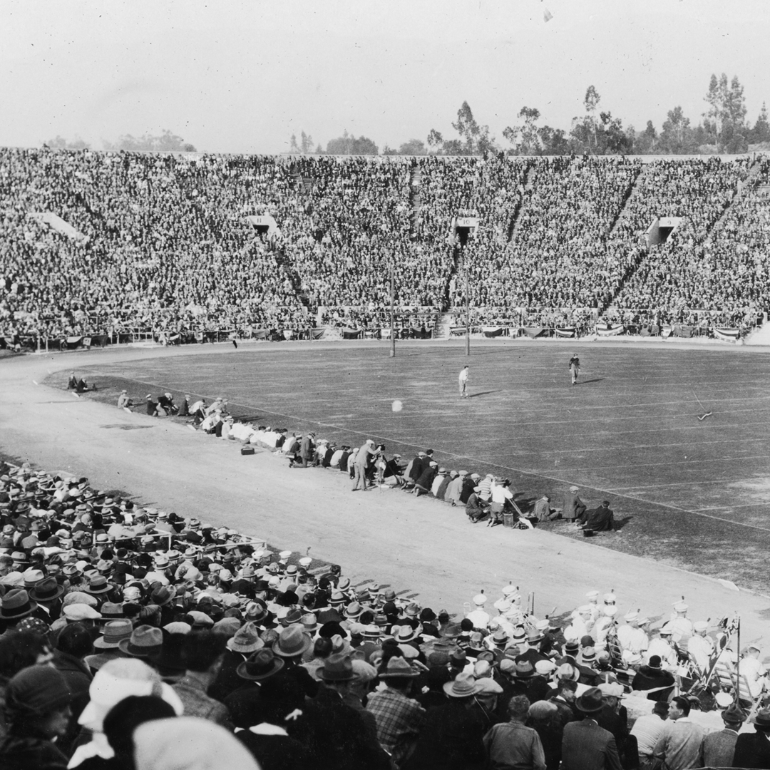 rosebowlgame's tweet photo. The #RoseBowl Game was the first bowl experience for Notre Dame (1925) and Alabama (1926). https://t.co/bSiOMS9lnn