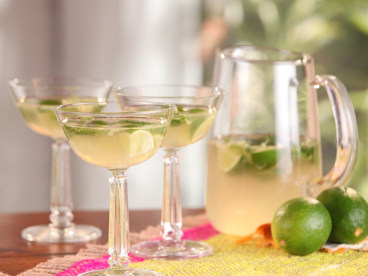 Your two favorite drinks are EVEN better together 🥂💚
Get @BFlay's recipe: https://t.co/Ur2z8bSm7S https://t.co/0smhBhrw4n