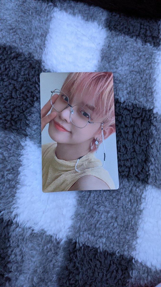 softyonghoon's tweet image. I JUST PULLED THIS YEONJUN CARD GDHAHSHEBWBWH