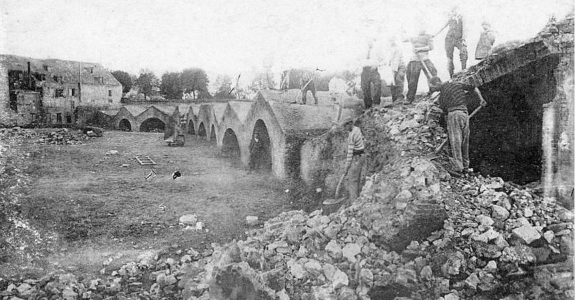 9/ Approximately 80 metres behind the wall & buildings directly opposite the memorial the base of the bastion (in the vicinity of ‘ouvrage 33’ that was dismantled in 1906) upon which Delpas was killed whilst serving one of four naval guns can be found.END