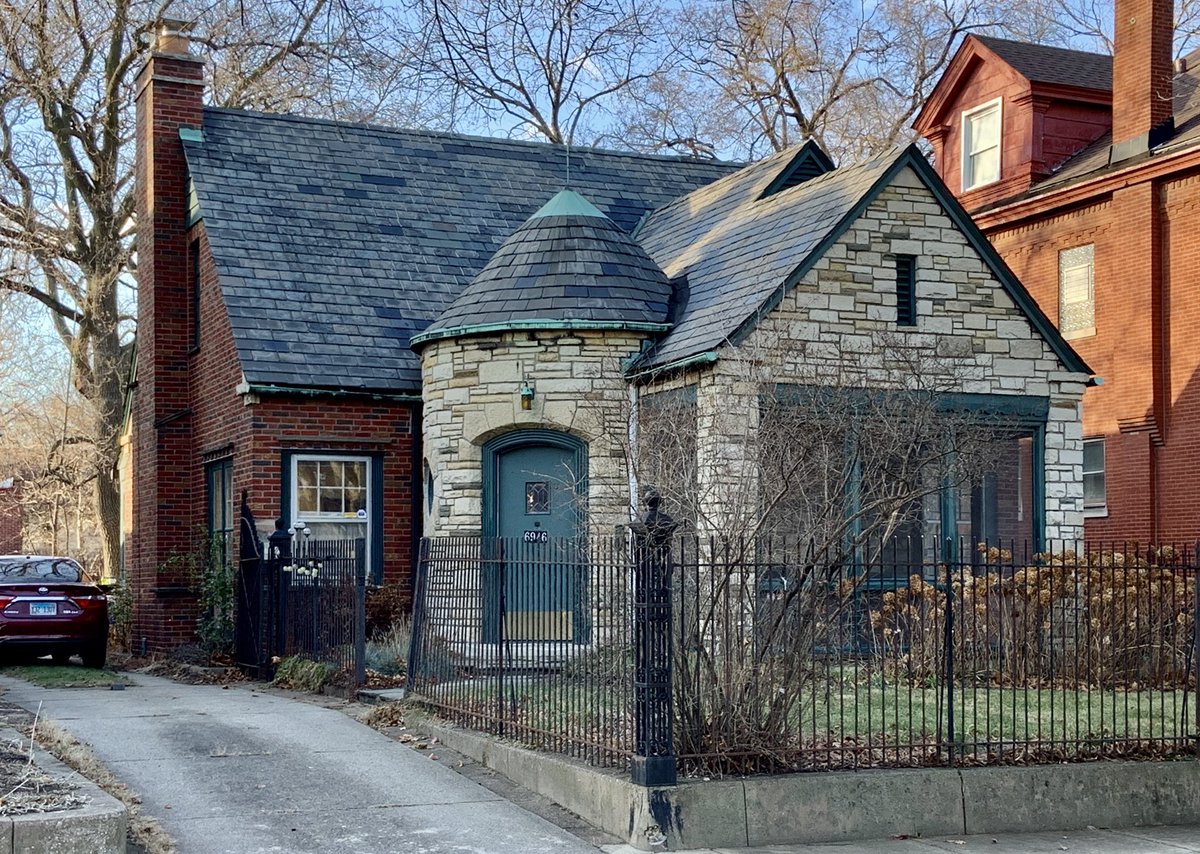 Another flourish that Carlson often used: a stone turret in an L-shaped house. Here’s one of his in Beverly and two in Jackson Park Highlands, all built in the 1930s