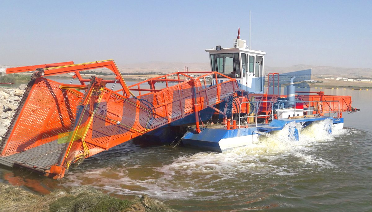 #rivercleanmachine Julong full automatic water surface cleaning vessel .#rivercleaningboat #wateraquaticweedharvester #trashskimmerboat
#julonggroup #waterhyacinthharvester

Welcome to consult more details！！！
Email:luchi@trust-sun.com
Web:lnkd.in/ggedB9k
