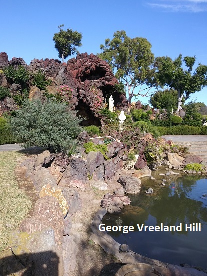 georgevhill's tweet photo. Holy Cross Cemetery in Culver City, California. 
Photo by, George Vreeland Hill 
#HolyCrossCemetery #GeorgeVreelandHill https://t.co/DGFfeegKfr