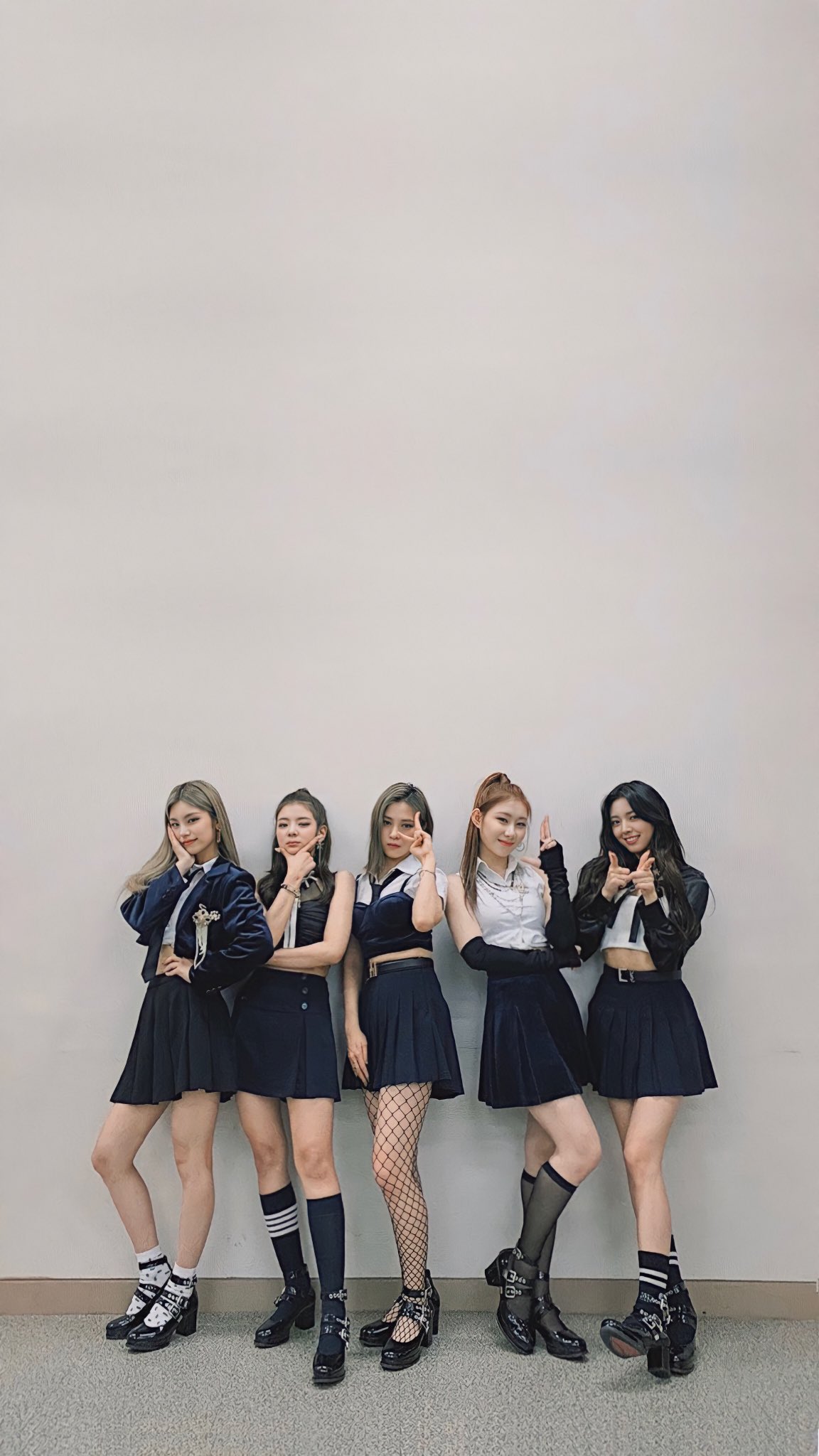 ☁️ ITZY CHECKMATE ot5 wallpaper ☁️  Идзу, Забавные факты, Эстетика