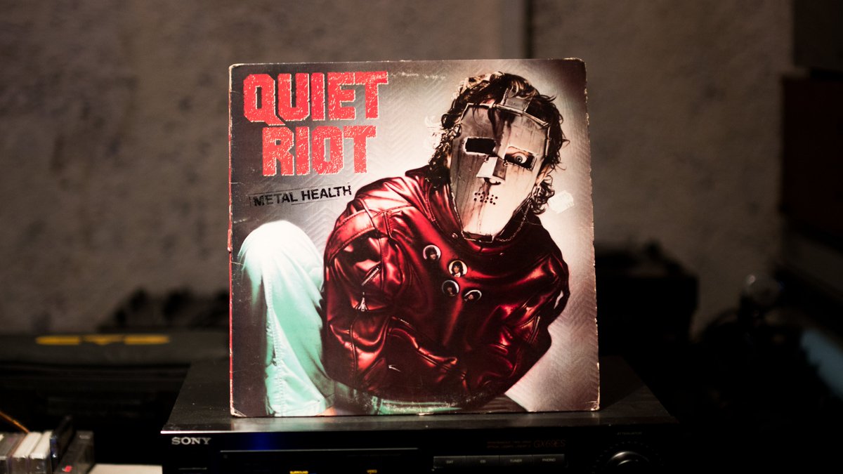 archtoyselectah's tweet photo. ● Quiet Riot - Metal Health (1983 Pasha)
Inconscientemente sus integrantes latinos (Rudy Sarzo y Carlos Cavazos ) de una u otra manera me hicieron ver la posibilidad de percibir y sentir el ruido, un potente llamado hacia el sendero del Rock y su sonido! #archivotoyselectah https://t.co/ulm6SXM6Kk