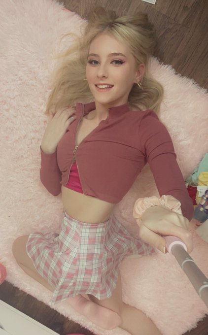 God, I am SO cute.  Imma just link this bad boy here for y&rsquo;all.   https://t.co/9xT16MmOxn https://t.