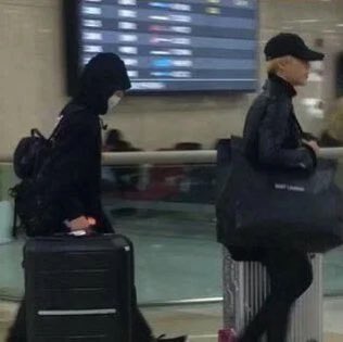 A few days after, they were seen on the airport on their way back to Korea. (posted on 10/30/17)