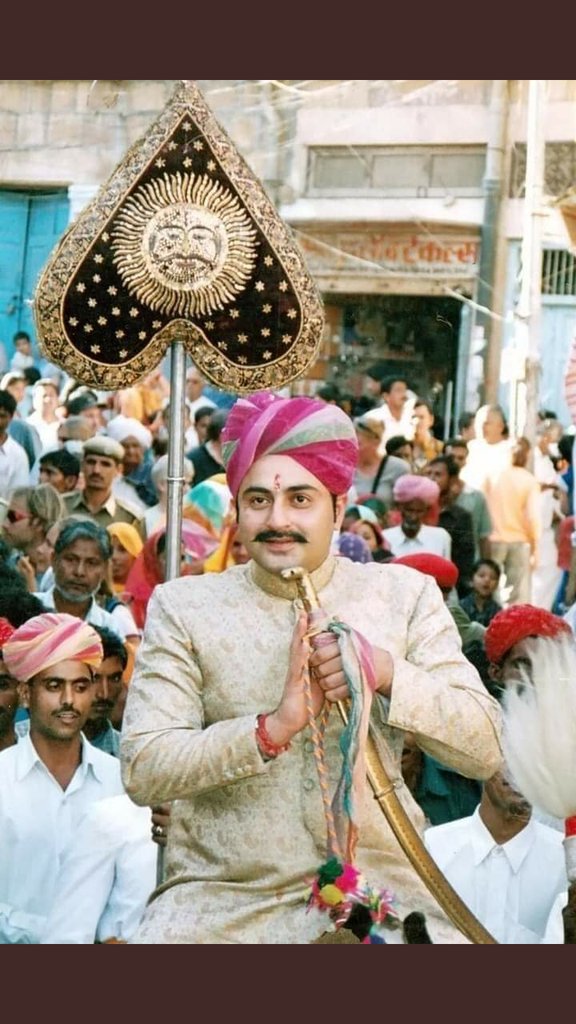 KhariSwaroop's tweet image. जैसलमेर रियासत के पूर्व महारावल श्री बृजराज सिंह जी के निधन का दुखद समाचार मिला। ईश्वर दिवंगत आत्मा को शांति और परिजनों एवं समस्त क्षेत्रवासियों को यह वज्रपात सहन करने की शक्ति प्रदान करें।