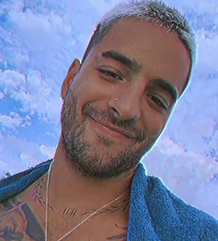 hot_maluma's tweet photo. El es mi ídolo y es el amor de mi vida♡ https://t.co/CQzkDbbrSZ
