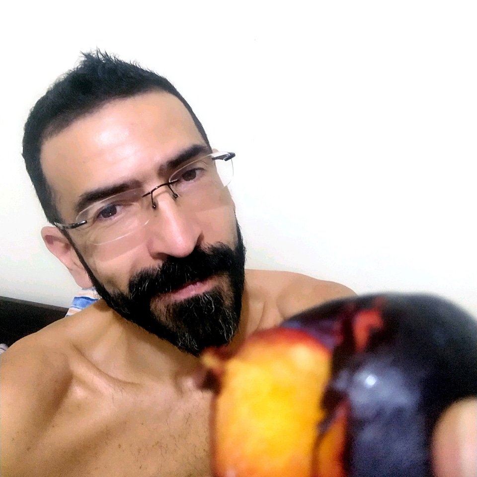 ParmaLight's tweet image. "Eu quero a sorte de um amor tranquilo
Com sabor de fruta mordida"