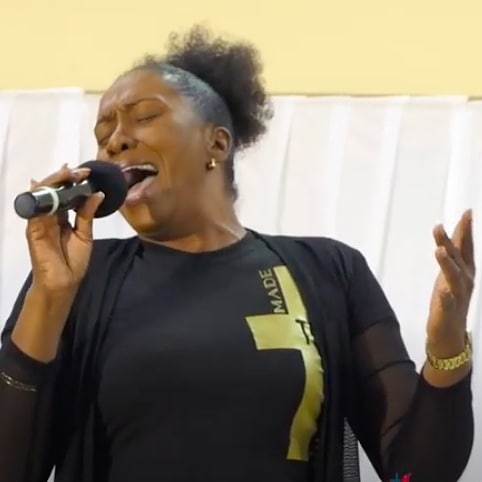 dawnmartinlive's tweet photo. I was made to worship!

#merrychristmas 🎄 #joyful 😁 #thankful 😄 #singer 🎤 #worshipper 🙌🏾
#celebrate 💃🏾 https://t.co/hMJpaYmRE6