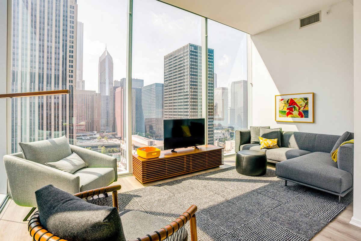 OptimaSignature's tweet image. Open those blinds and let the Floor-to-Ceiling Windows flood your apartment home with some amazing natural lighting! #BeAnOriginal