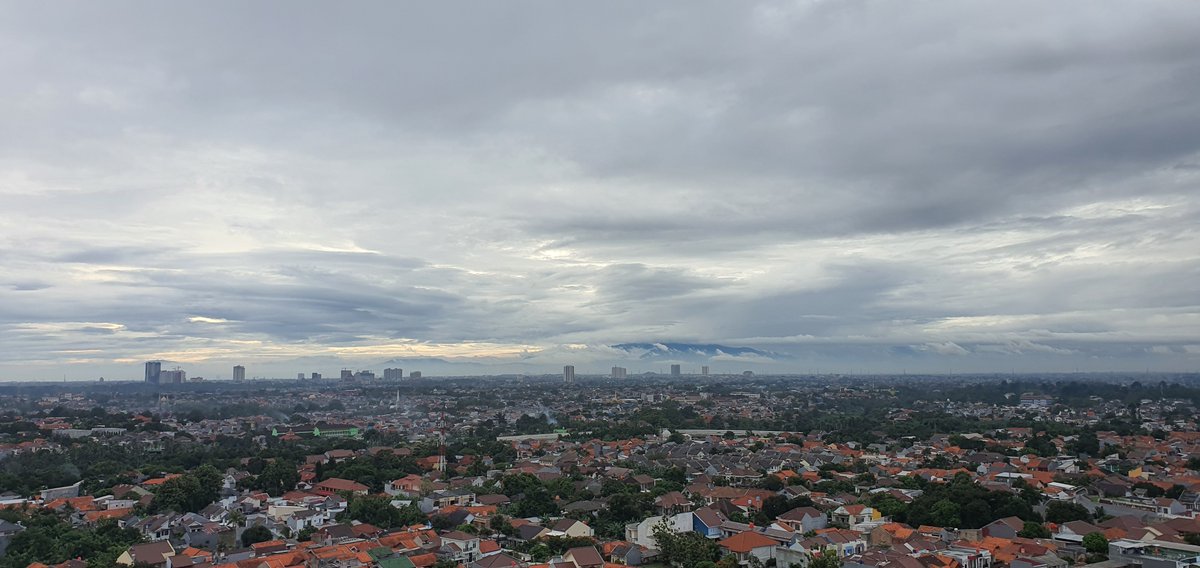 And here i am...14 th kemudianDijam yg sama , sedang asyik melihat view gunung dri balik apartemenku yg sudah LUNAS,Worry free ttg cicilan ini itu krn kebutuhan basic semua suda tercover dan LUNAS, no CICILAN APAPUNHidup itu kerasPercayalah cepat/lambatBADAI PASTI BERLALU