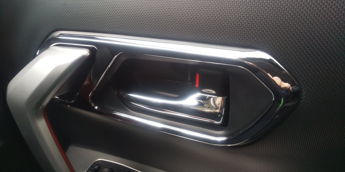 雷鳥8号 両面テープもね 内装剥しを差し入れたらぺりって 取れるから 車用の両面テープってガッチリ付くって思ってたけどね 接着面積が少なすぎるのか 糊が弱いのか 直ぐ浮いて来てたからね あ 押しピン跡もちゃんと処理してね 取れる部分は 雷鳥8号 両面テープもね 内装剥しを差し入れたらぺりって 取れるから 車用の両面テープってガッチリ付くって思ってたけどね 接着面積が少なすぎるのか 糊が弱いのか 直ぐ浮いて来てたからね あ 押しピン跡もちゃんと処理してね 取れる部分は