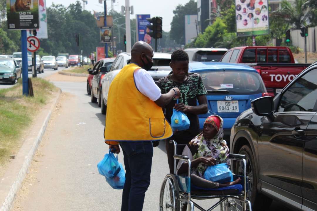 AccraExcel's tweet photo. Relieving hunger on the street of Accra from Accra Mall to National Theatre. 
#kindnessmatters #decemberactivity 
#December2Remember  #accraubuntu 
#accraultimate https://t.co/sKxdH6nqLz
