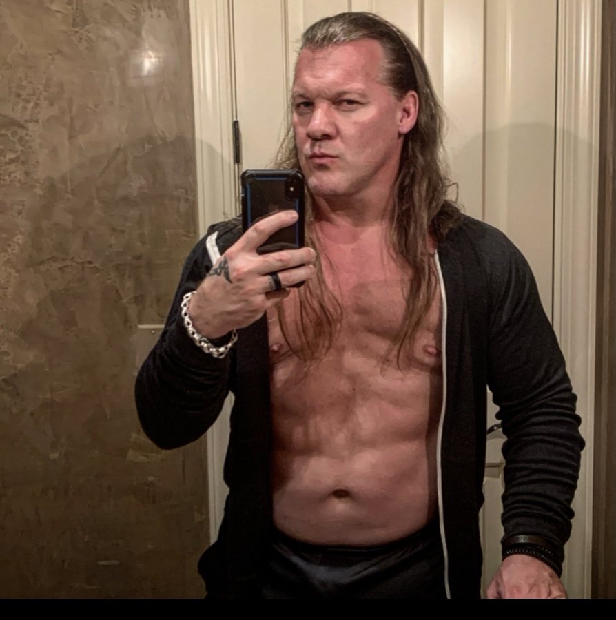 Chris Jericho Responds To Body Shaming Tweets With Ripped Selfie