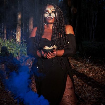 Andee80's tweet photo. #NewProfilePic #voodoo #photoshoot #witch #Friends4Ever https://t.co/5CLusDzoJ3
