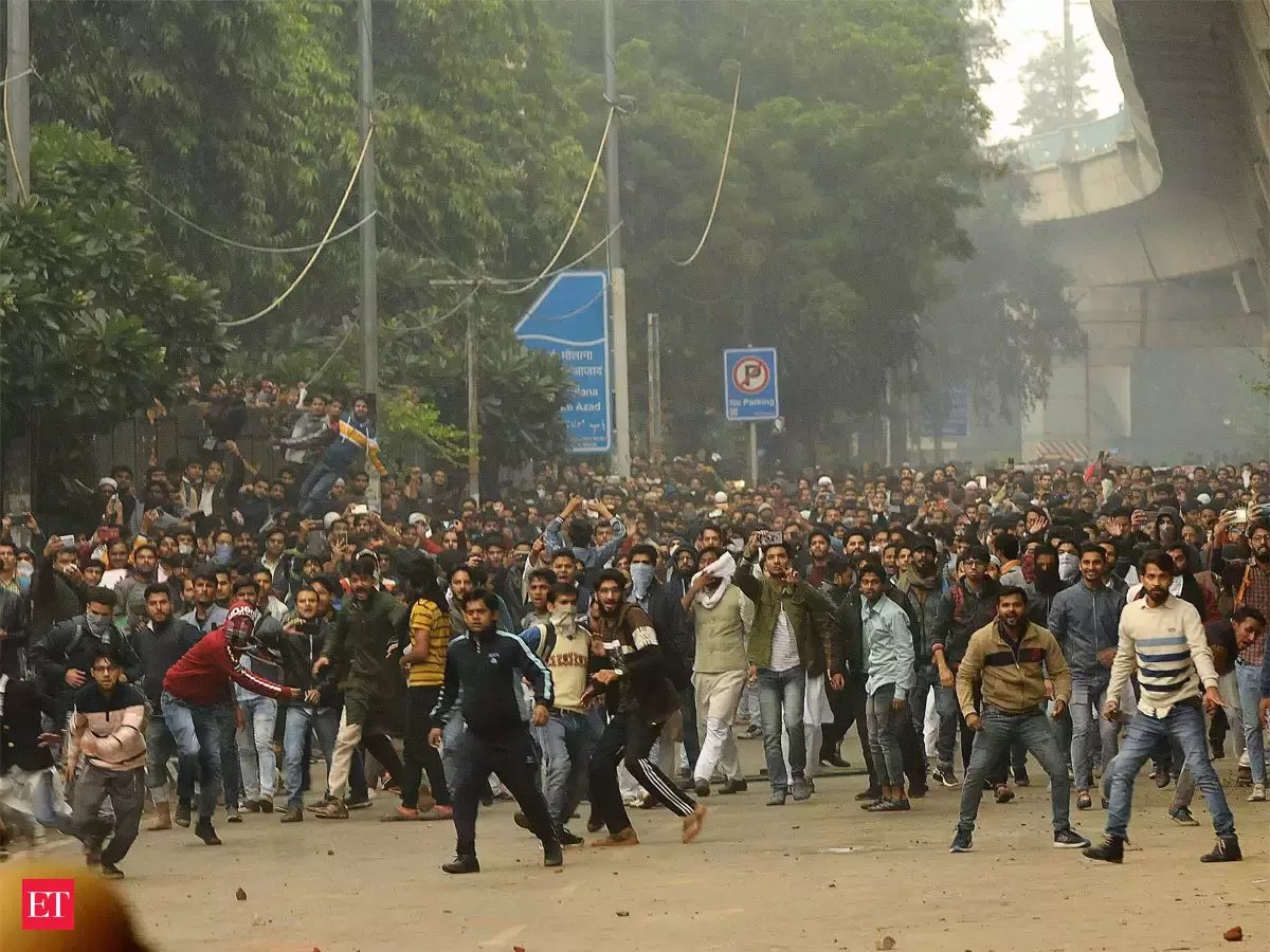 अपयशाची जबाबदारी स्वीकारण्याची नैतिकता कॉंग्रेसने दाखवली. त्यांनी आंदोलकांना कधीही देशद्रोही, तुकडे तुकडे गॅंग, खलिस्तानी, शहरी नक्षलवादी म्हणले नाही. विरोधी पक्षांची फूस आहे, चीन आणि पाकिस्तानचा हात आहे असं म्हणून आपली जबाबदारी कधी झटकली नाही. कॉंग्रेस आणि युपीए सरकारच्या 