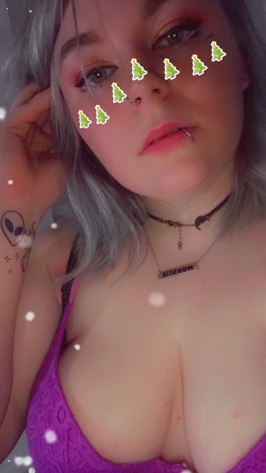 Merry Christmas season everyone 😘 https://t.co/czlcaIVfuK<a href="/tag/paypiggies"class="tags"><span>#paypiggies</span></a><a href="/tag/onlyfansgirl"class="tags"><span>#onlyfansgirl</span></a><a href="/tag/findom_goddess"class="tags"><span>#findom_goddess</span></a>