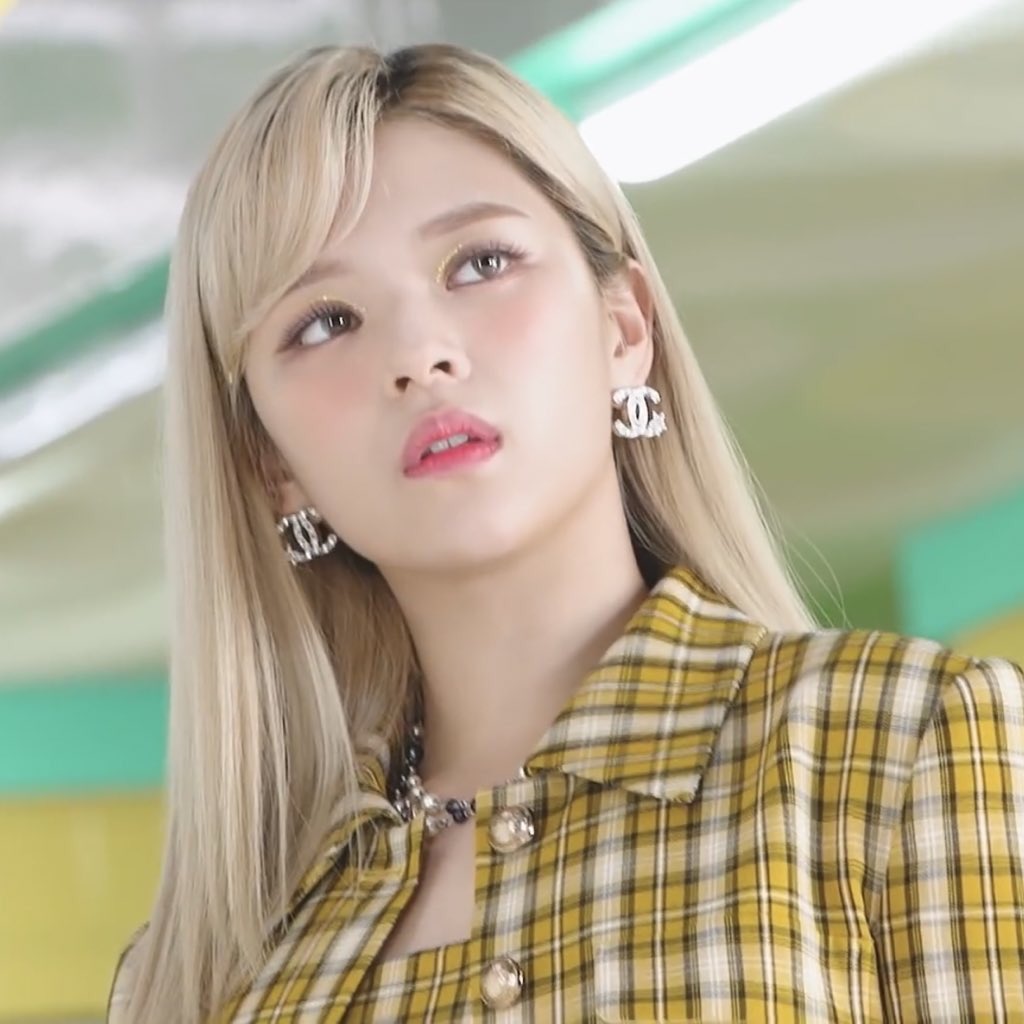 lq jeongyeon (@lowjeong) on Twitter photo 