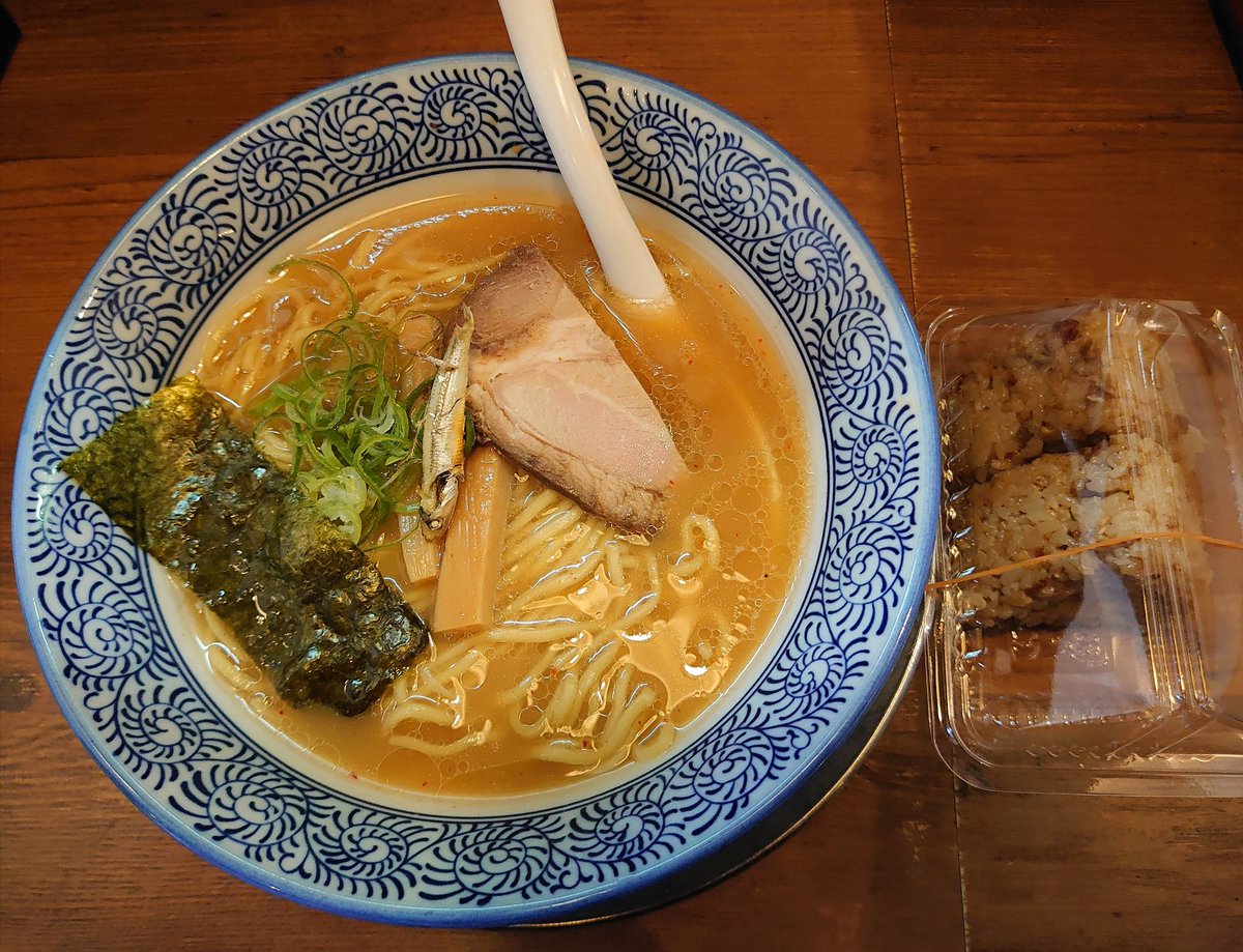 りょうせい R 柳川生まれ丸顔好き V Twitter 中華そば 郷家本店 なう 福岡市南区寺塚 行ったばっかりだけど 大好きだからまた 前回は支那そば 今日は中華そば 地鶏飯は持ち帰り