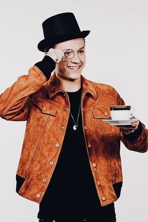 *.✩·͙*tom holland as the rainbow; a thread*̩̩✩·͙˚