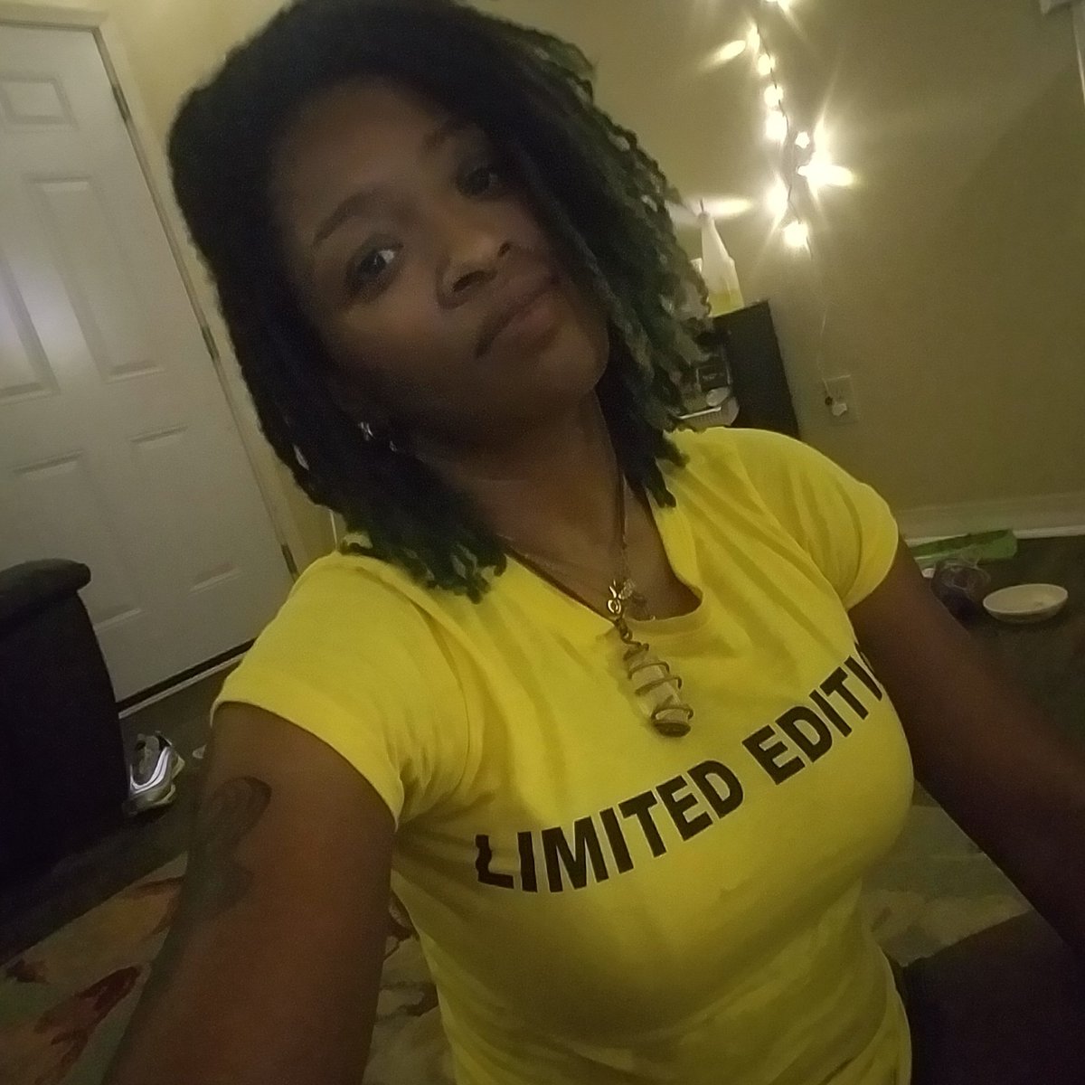 CrossNetia's tweet image. I've loved this shirt since I bought it. If you didnt know I was a limited edition now you do 😉
#ItsMeForMe #MyLifeHowISeeFit