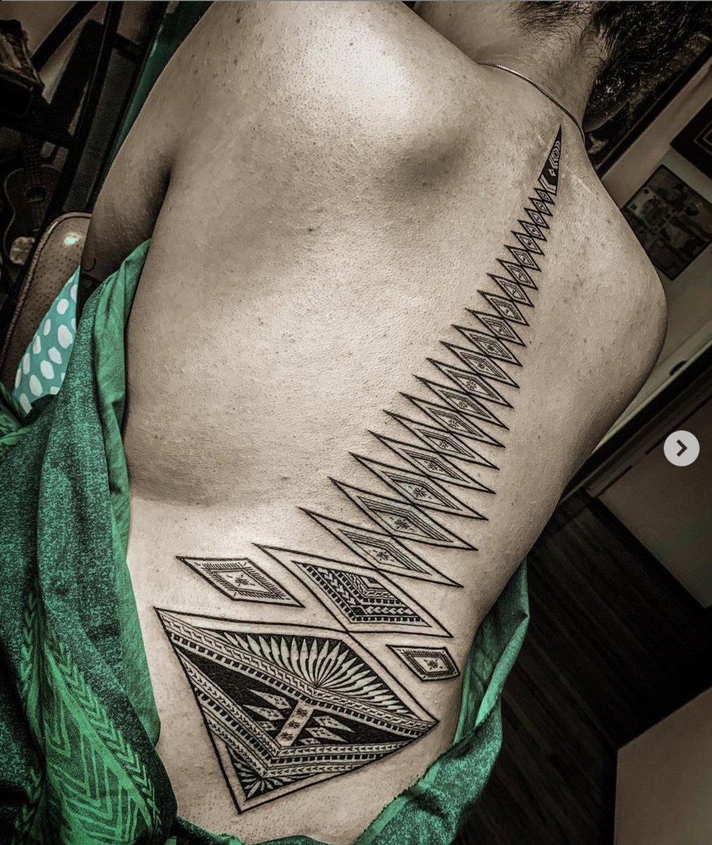 My fav tatau from Alipate Fetuli (Laei, Hawai'i) https://www.instagram.com/alipate_fetuli/ Specifically love the geometrical shapes in his work evident in these pieces 