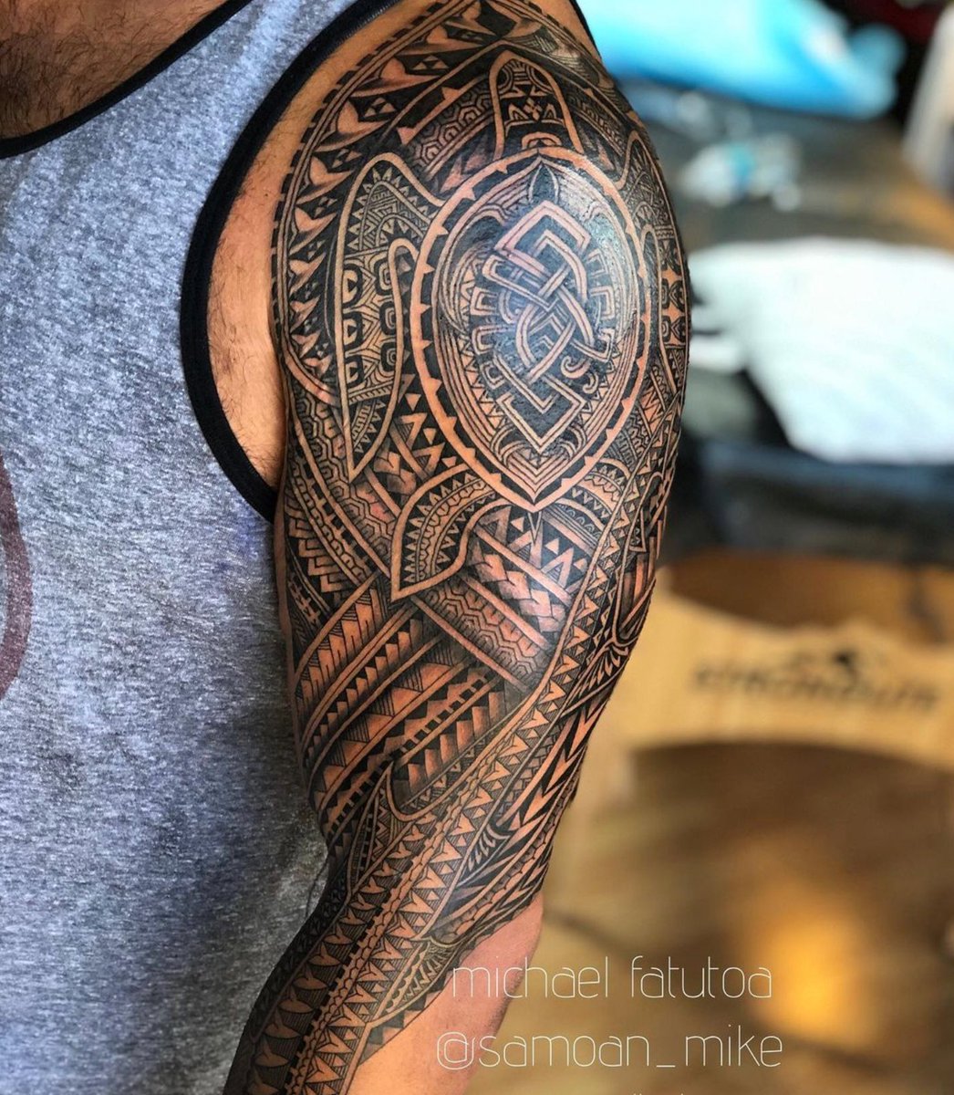 My fav tatau by Michael Fatutoa (Tampa, Florida) https://www.instagram.com/samoan_mike/ Always loved his line work, always so clean. His animal tatau are just on another level! 