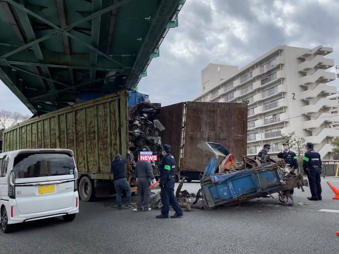 事故 国道3号 通行止め 貝塚病院近く 箱崎7丁目交差点で大型トラックが事故 博多臨港線多々良架道橋に接触か 福岡市東区箱崎7丁目 まとめダネ