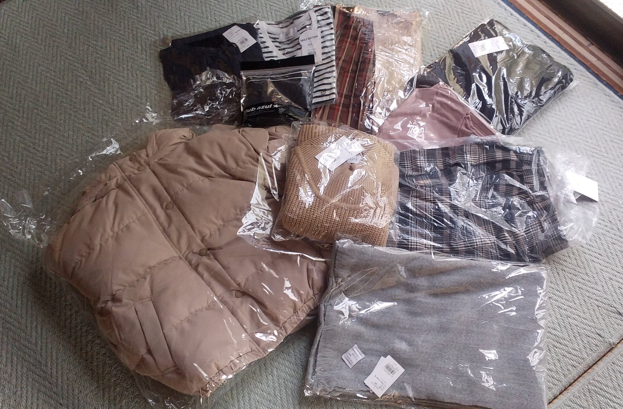 コアラっ娘 Azul By Moussyで人生初の福袋買いに行ってきた 全10点 総額49 197円 ラインナップがバランスよく入っててめっちゃうれしい 艸 レギンス マフラー ダウンコートなど 福袋21 Azulbymoussy T Co Quasgtaq7k Twitter