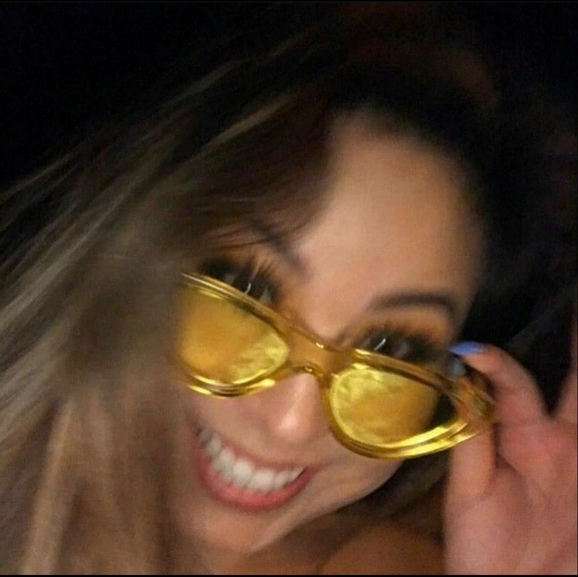 Lizzy_Mel_'s tweet photo. My 9 year old self listening to Potential Breakup Song in 2007 and my 22 year old ass listening to Potential Breakup Song Explicit in Hell Year 2020 https://t.co/jeXnltDMYZ