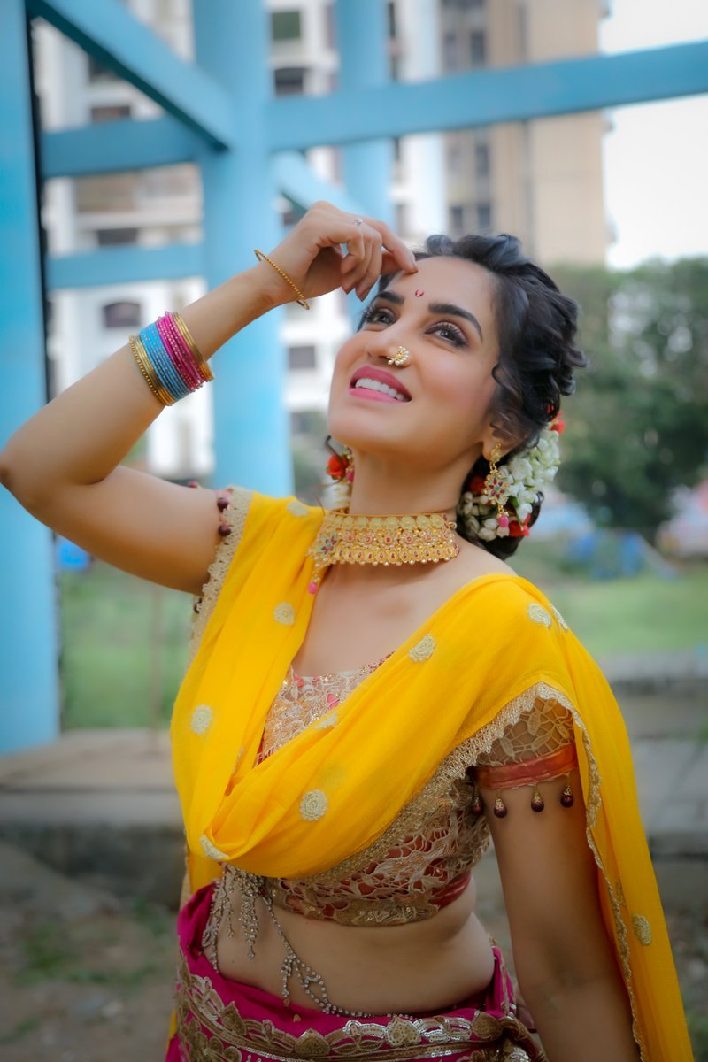 Ending 2020 with a traditional touch #MarathiLook #MarathiMulgi 

#Traditional #Tradition #Vibes #TraditionVibes #MarathiLook #MaharashtrianLook #GlamOn #elagance #Glamour #Love #Picoftheday #Actress #MarathiActress #SmitaGondkar #Smittens