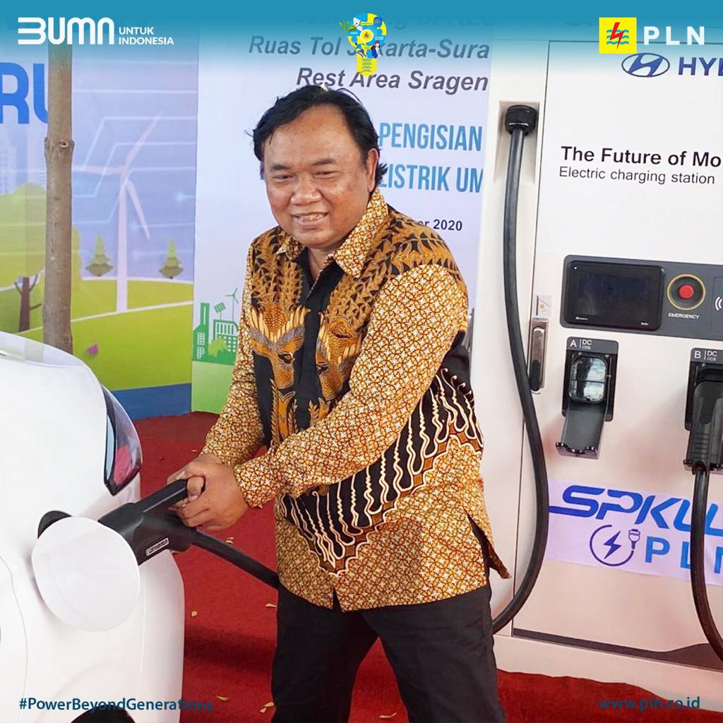 _pln_id's tweet photo. Electrizen, tahun 2020 sudah mau berakhir. Apa resolusimu di tahun depan? 
#KBLBB
#PLNDukungKBLBB
#ElectrifyingLifestyle
#SemuaMakinMudah
#PowerBeyondGenerations https://t.co/aZFMquYxDY