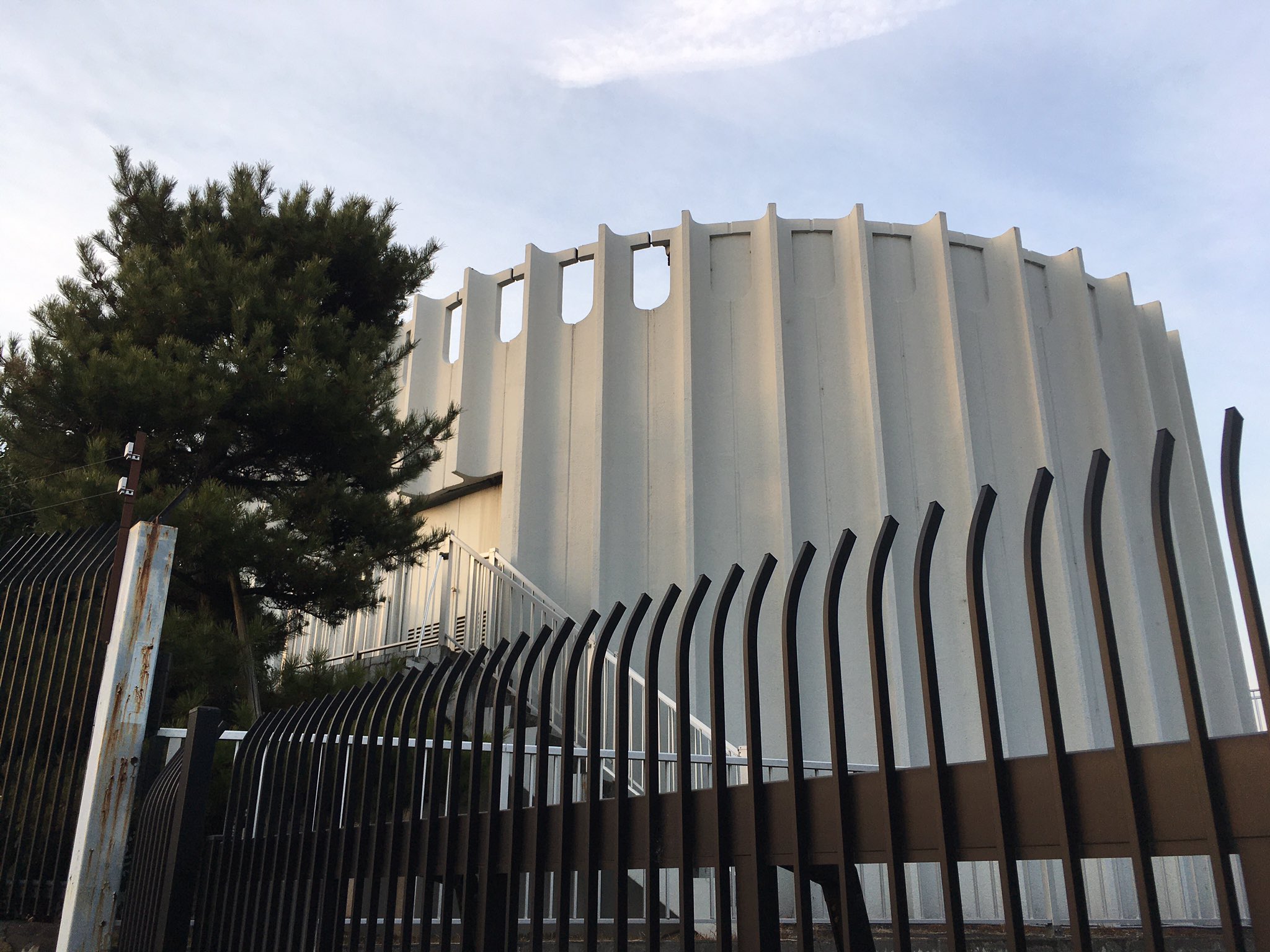 かわさんぽ Twitterren 小作浄水場 古地図を見ると かつてここまで 浄水場は無かった頃 引き込み線の線路が伸びていたようです そこからケーブルカー的な軌道で多摩川の砂利を それっぽい地図記号 ここから下る遊歩道には軌道跡という覆道があったはず かわさんぽ Twitterren 小作浄水場 古地図を見ると かつてここまで 浄水場は無かった頃 引き込み線の線路が伸びていたようです そこからケーブルカー的な軌道で多摩川の砂利を それっぽい地図記号 ここから下る遊歩道には軌道跡という覆道があったはず