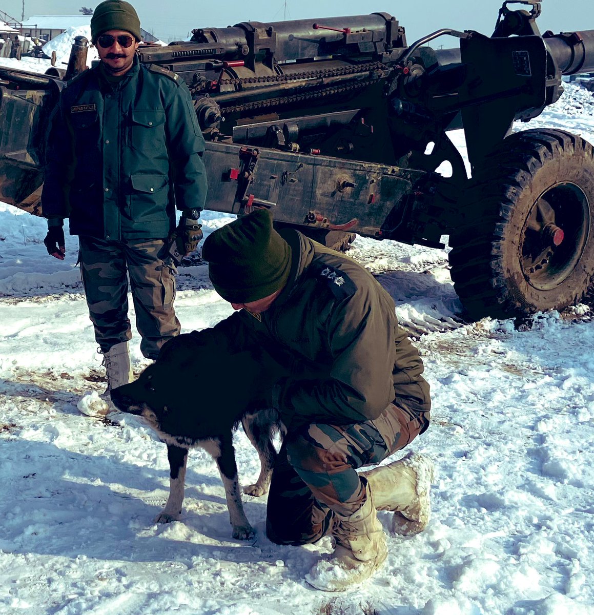 manishindiatv's tweet image. #Friends at #LoC, Somewhere in North Kashmir.