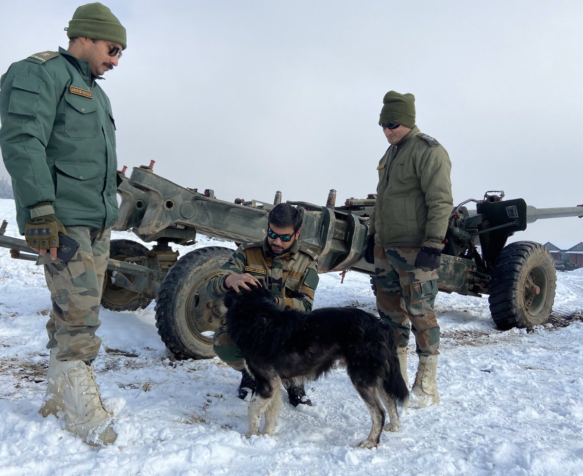 manishindiatv's tweet image. #Friends at #LoC, Somewhere in North Kashmir.