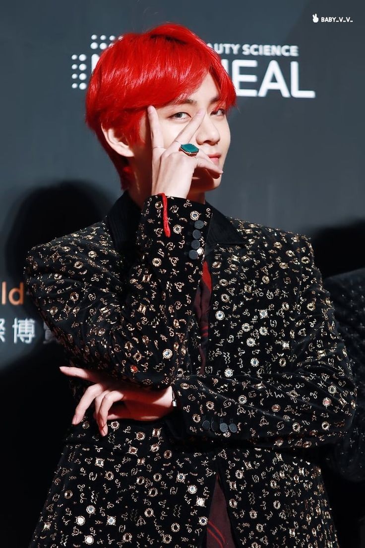 kim taehyung and his iconic v sign – an appreciation thread you need to see .... ♡