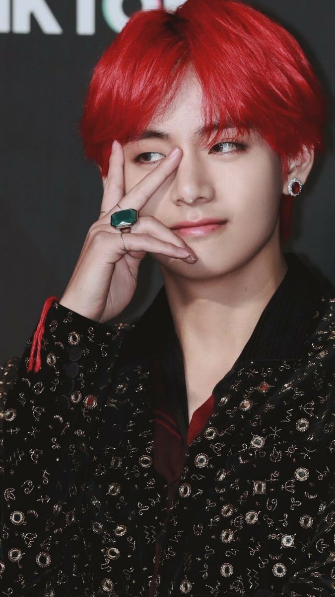 kim taehyung and his iconic v sign – an appreciation thread you need to see .... ♡