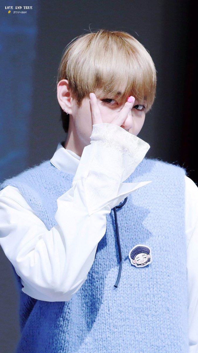 kim taehyung and his iconic v sign – an appreciation thread you need to see .... ♡