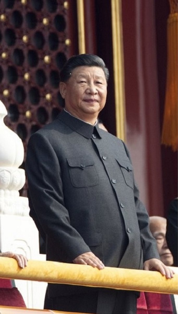 7) Despite his frequent wearing of the Zhongshan suit, most Western media NEVER depict Xi Jinping wearing it. The WSJ article linked above in No. 6 is one of the few Western media articles I have found that discusses his revival of wearing the suit on a regular basis.