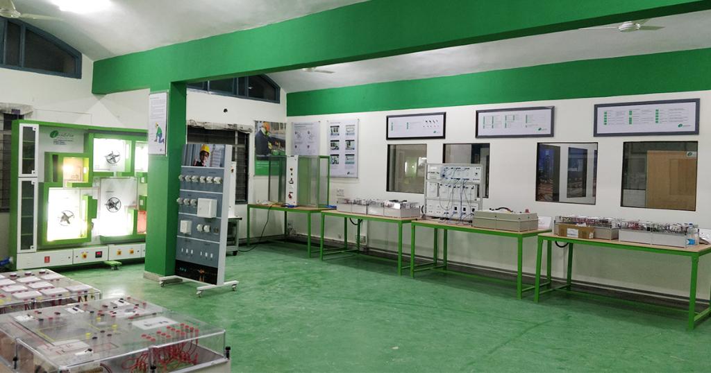 SchneiderA2E's tweet photo. In #India, the 1st Centre of Excellence for skill development in power sector has been virtually launched! With state-of-the-art equipment and facilities, this centre will design and deliver Training for Trainers, Instructors, Training of Assessors and other high-end program. https://t.co/tdw3Ft5PnH
