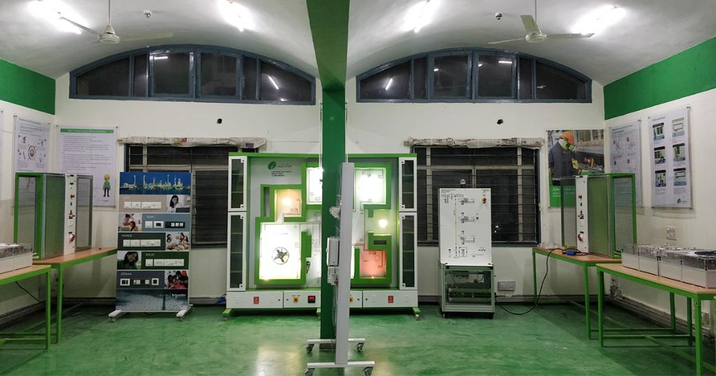 SchneiderA2E's tweet photo. In #India, the 1st Centre of Excellence for skill development in power sector has been virtually launched! With state-of-the-art equipment and facilities, this centre will design and deliver Training for Trainers, Instructors, Training of Assessors and other high-end program. https://t.co/tdw3Ft5PnH