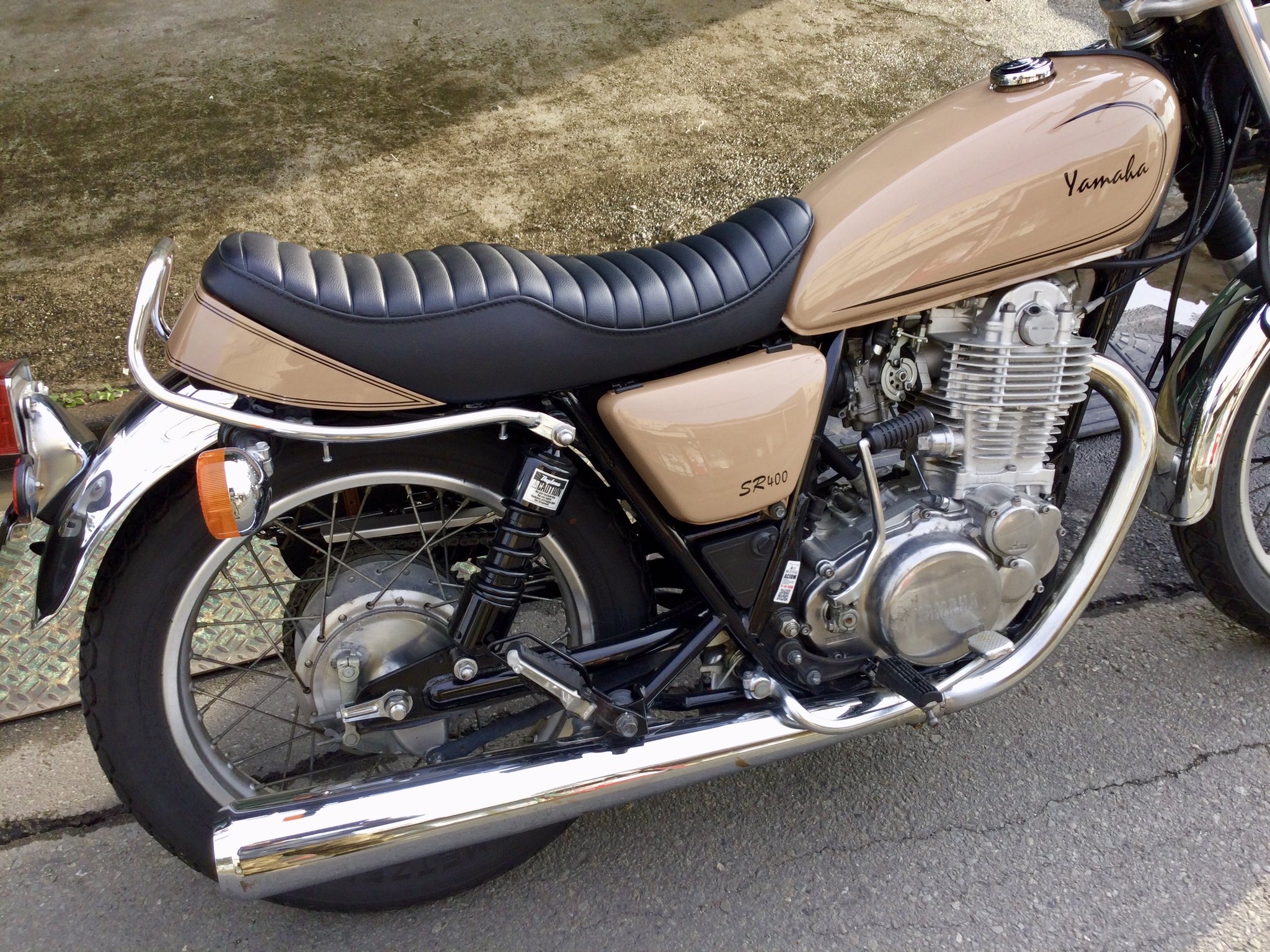 SR400 SR500 タンクサイドカバーシートカウル