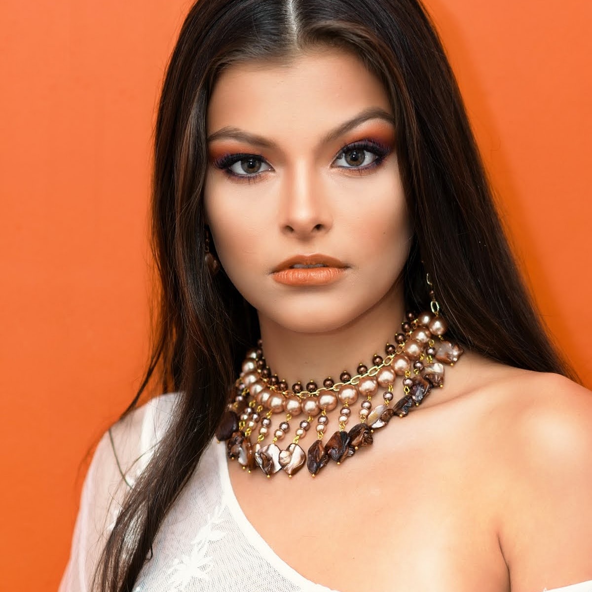 photosbychalo's tweet photo. Retrato con Dixie Mora Nuevo Talento de #intermodelo junto con el maquillista / estilista Willy MUA y accessorios de Ed Art #Modelo #RETRATOS https://t.co/go2SOnGRhs