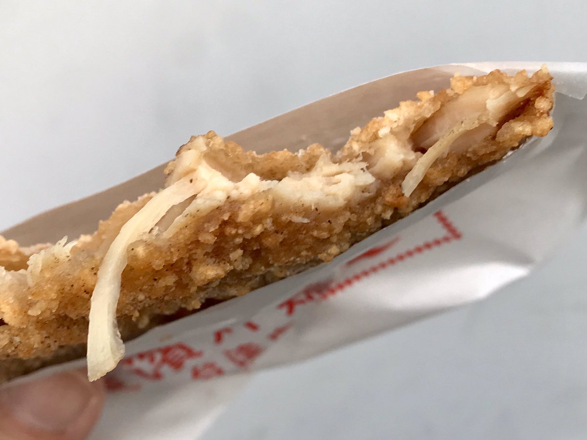Tad タッド 肉体改造中 中野に本日オープンした 横濱炸鶏排 ざーじーぱい で 台湾唐揚げ 炸鶏排 うちわみたいな大きさで 厚みは煎餅くらいの鶏唐揚げ 衣はザクザク食感 味はスパイシーでエスニックな香り 久々に 台湾コーラ 黒松沙士 Tad タッド 肉体改造中 中野に本日オープンした 横濱炸鶏排 ざーじーぱい で 台湾唐揚げ 炸鶏排 うちわみたいな大きさで 厚みは煎餅くらいの鶏唐揚げ 衣はザクザク食感 味はスパイシーでエスニックな香り 久々に 台湾コーラ 黒松沙士